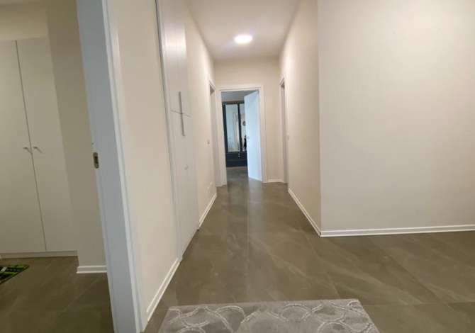 Shtepi me qera Apartament ne Tirane, 3+1, Mobilimi Pjeserisht e mobiluar, Pagesa 600  Euro.