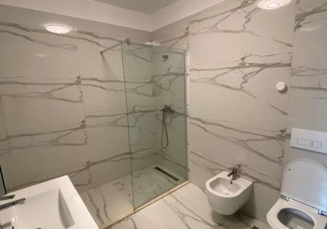 Shtepi me qera Apartament ne Tirane, 3+1, Mobilimi Pjeserisht e mobiluar, Pagesa 600  Euro.