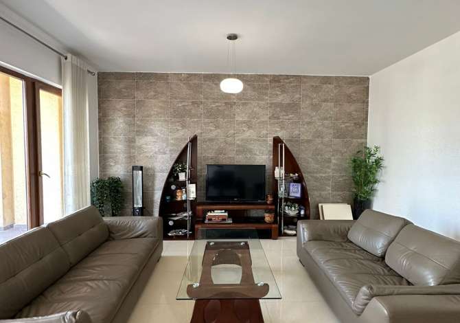 Shtepi me qera 2+1 ne Tirane - 650 Euro