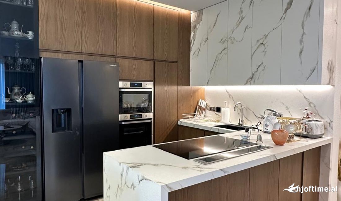 Shtepi ne shitje Apartament ne Tirane, 3+1, Mobilimi E mobiluar, Pagesa 700,000  Euro.