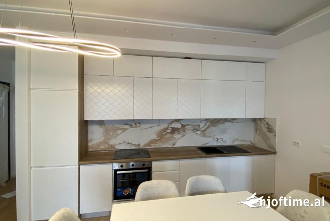 Shtepi me qera 2+1 ne Tirane - 800 Euro