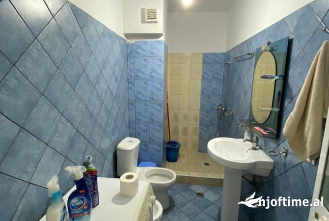 Shtepi ne shitje Apartament ne Tirane, 2+1, Mobilimi E mobiluar, Pagesa 95,000  Euro.