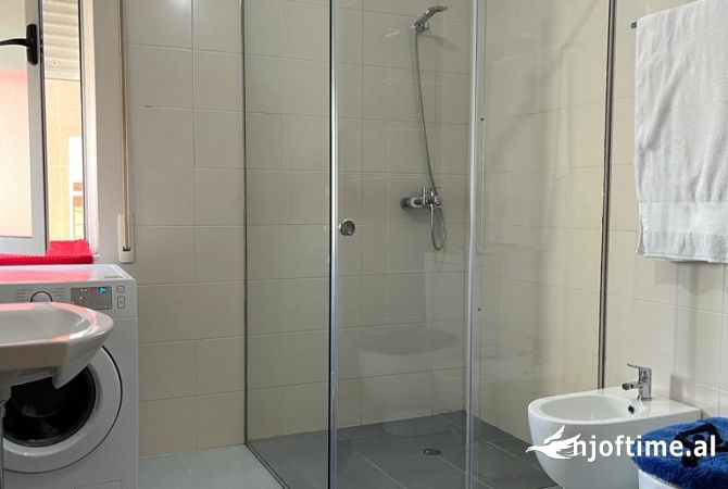 Shtepi ne shitje Apartament ne Tirane, 2+1, Mobilimi E mobiluar, Pagesa 135,000  Euro.