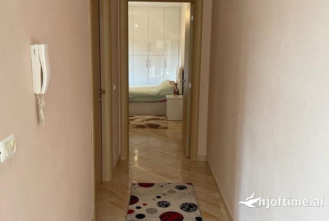 Shtepi ne shitje Apartament ne Tirane, 2+1, Mobilimi E mobiluar, Pagesa 135,000  Euro.