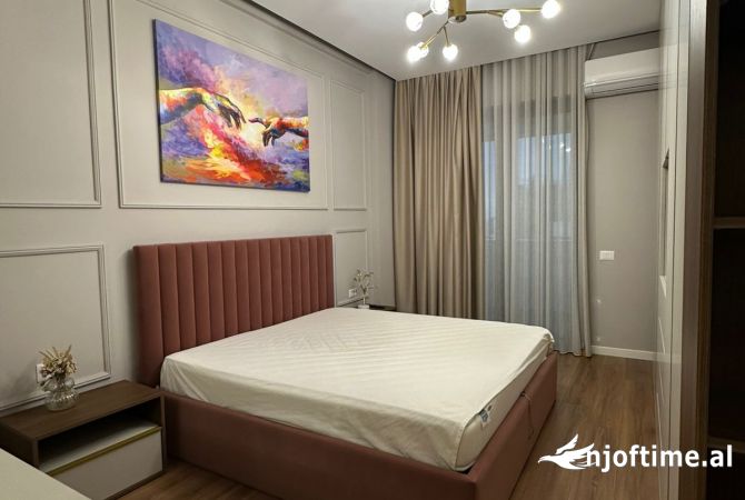 Shtepi me qera Apartament ne Tirane, 2+1, Mobilimi E mobiluar, Pagesa 1,300  Euro.
