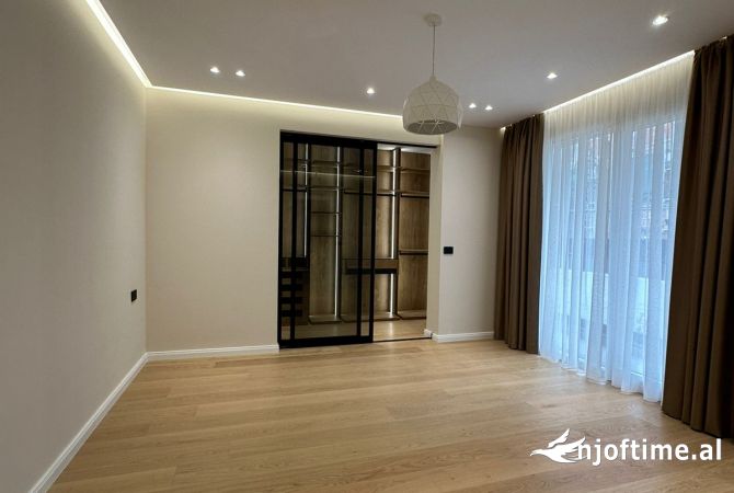 Shtepi me qera 3+1 ne Tirane - 3,500 Euro