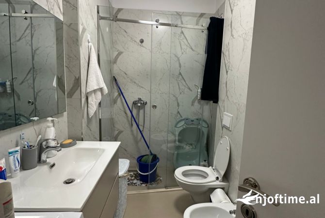 Shtepi ne shitje Apartament ne Tirane, 2+1, Mobilimi E mobiluar, Pagesa 183,000  Euro.