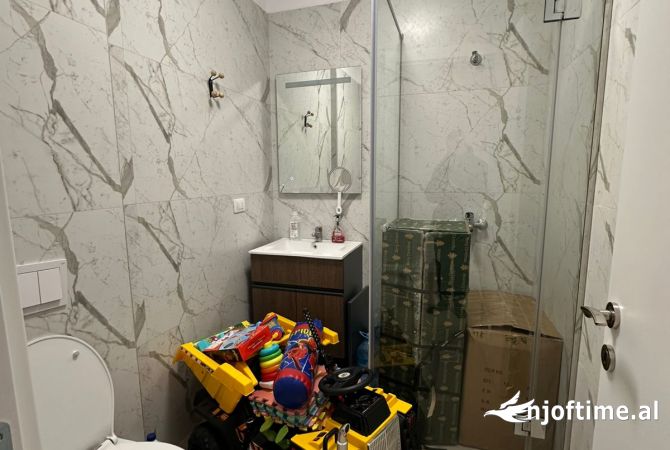 Shtepi ne shitje Apartament ne Tirane, 2+1, Mobilimi E mobiluar, Pagesa 183,000  Euro.