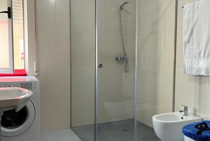 Shtepi ne shitje Apartament ne Tirane, 2+1, Mobilimi E mobiluar, Pagesa 130,000  Euro.