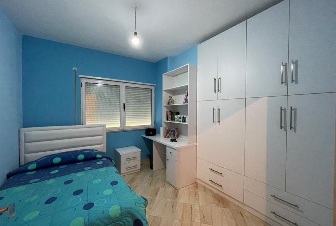 Shtepi ne shitje Apartament ne Tirane, 2+1, Mobilimi E mobiluar, Pagesa 130,000  Euro.