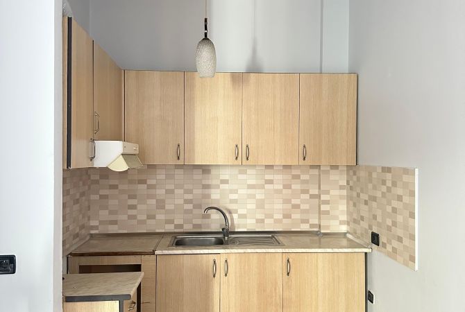 Shtepi me qera 2+1 ne Tirane - 450 Euro