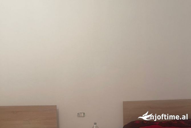 Shtepi me qera Apartament ne Tirane, 2+1, Mobilimi E mobiluar, Pagesa 500  Euro.