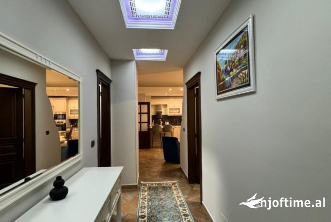 Shtepi me qera Apartament ne Tirane, 3+1, Mobilimi E mobiluar, Pagesa 1,299  Euro.