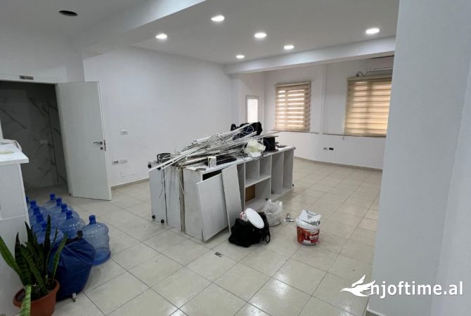 Ambient biznesi me qera 3+1 ne Tirane - 850 Euro