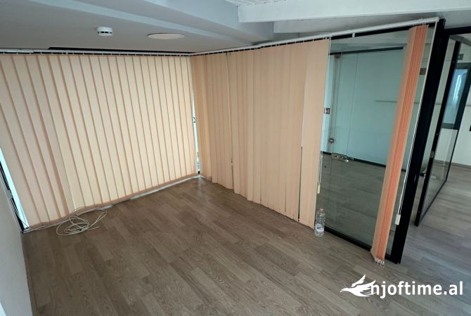 Ambient biznesi me qera 3+1 ne Tirane - 2,000 Euro