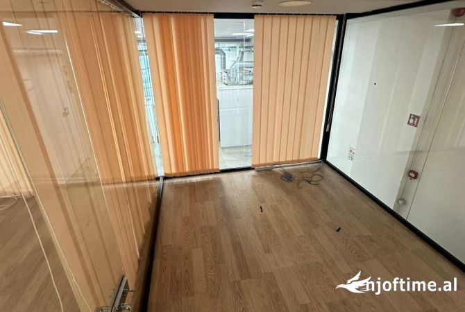 Ambient biznesi me qera 3+1 ne Tirane - 2,000 Euro