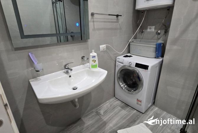 Shtepi me qera Apartament ne Tirane, 2+1, Mobilimi E mobiluar, Pagesa 900  Euro.