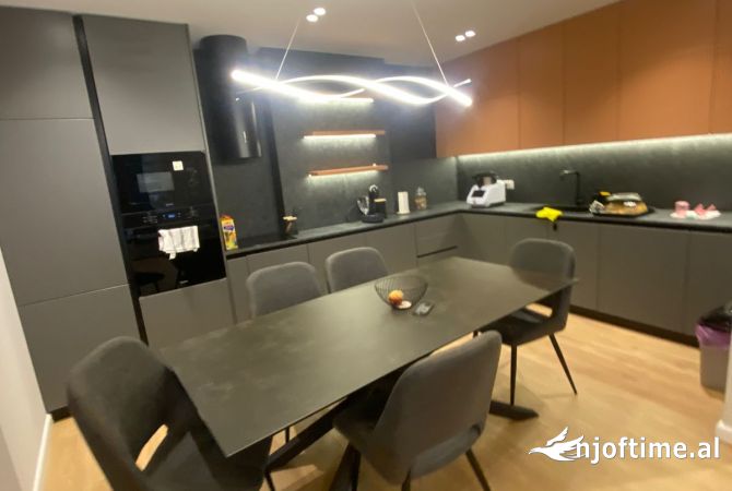 Shtepi me qera Apartament ne Tirane, 2+1, Mobilimi E mobiluar, Pagesa 900  Euro.