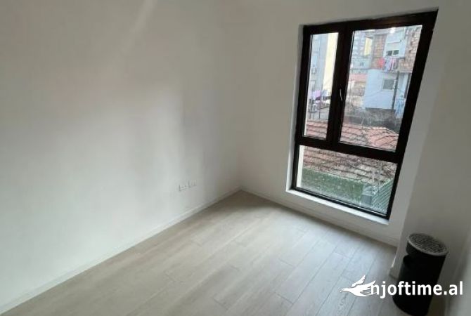 Ambient biznesi me qera 3+1 ne Tirane - 700 Euro