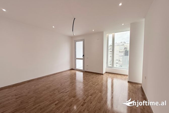 Ambient biznesi me qera 3+1 ne Tirane - 1,700 Euro