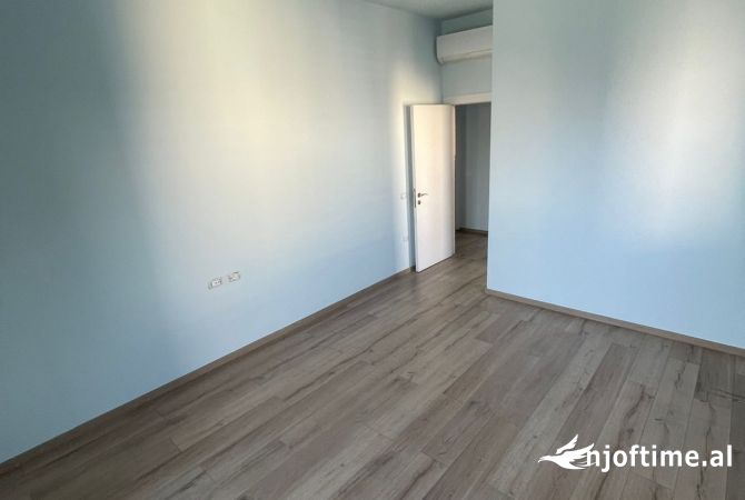 Shtepi ne shitje Apartament ne Tirane, 2+1, Mobilimi Bosh, pa mobiluar, Pagesa 260,000  Euro.