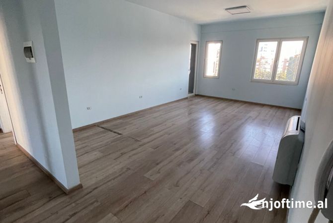 Shtepi ne shitje Apartament ne Tirane, 2+1, Mobilimi Bosh, pa mobiluar, Pagesa 260,000  Euro.