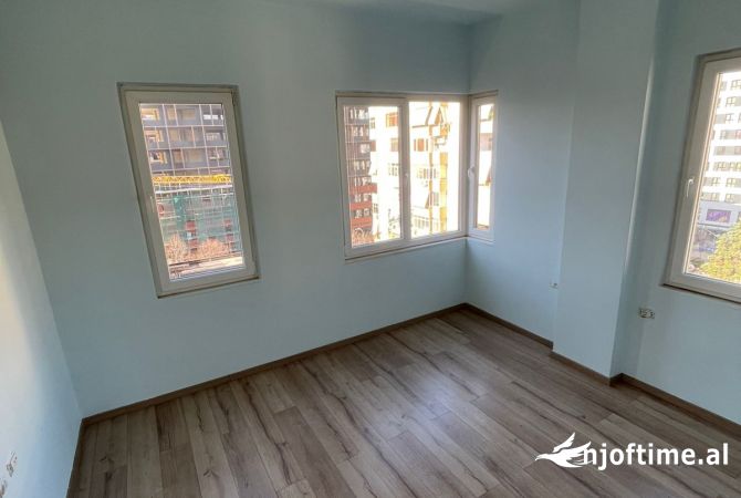 Shtepi ne shitje Apartament ne Tirane, 2+1, Mobilimi Bosh, pa mobiluar, Pagesa 260,000  Euro.