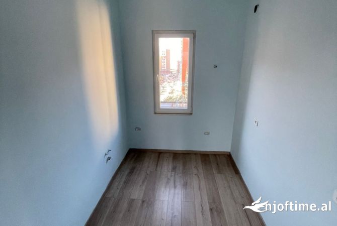 Shtepi ne shitje Apartament ne Tirane, 2+1, Mobilimi Bosh, pa mobiluar, Pagesa 260,000  Euro.