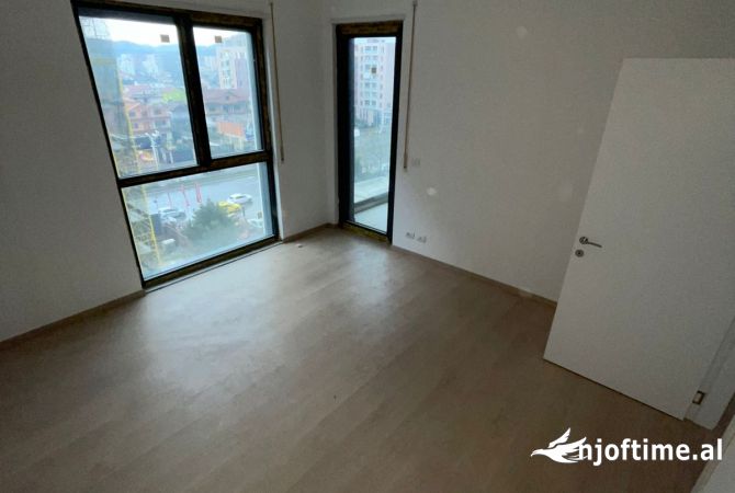 Shtepi ne shitje Apartament ne Tirane, 2+1, Mobilimi Bosh, pa mobiluar, Pagesa 141,000  Euro.