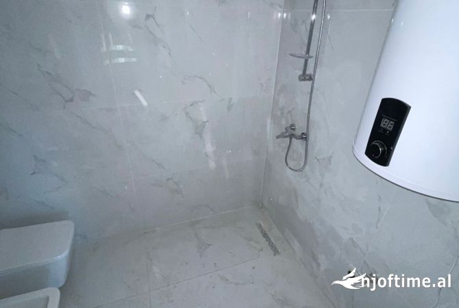 Shtepi ne shitje Apartament ne Tirane, 2+1, Mobilimi Bosh, pa mobiluar, Pagesa 141,000  Euro.