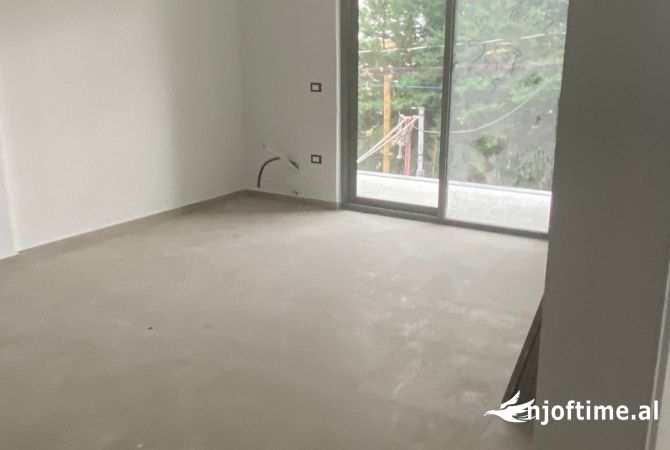Ambient biznesi me qera 3+1 ne Tirane - 450 Euro