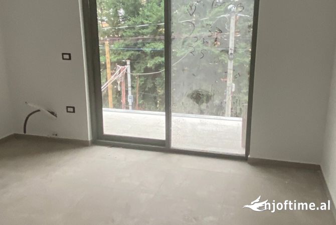 Ambient biznesi me qera 3+1 ne Tirane - 450 Euro