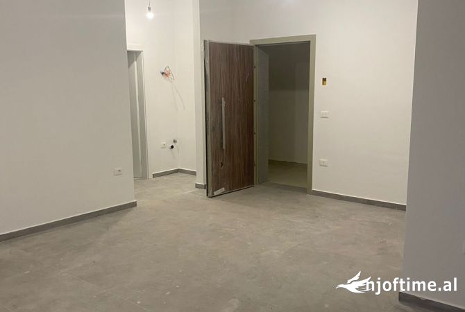Ambient biznesi me qera 3+1 ne Tirane - 450 Euro