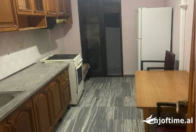 Shtepi me qera 2+1 ne Tirane - 400 Euro