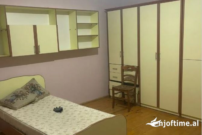Shtepi me qera 2+1 ne Tirane - 400 Euro