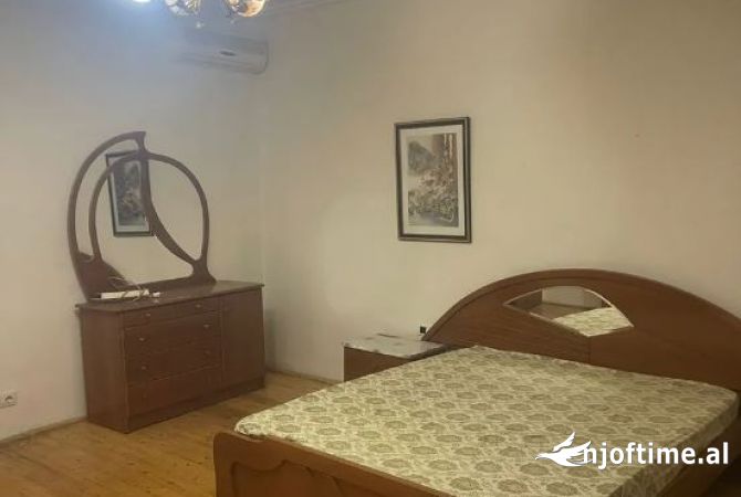 Shtepi me qera Apartament ne Tirane, 2+1, Mobilimi E mobiluar, Pagesa 400  Euro.