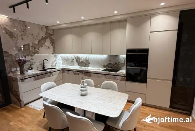 Shtepi ne shitje Apartament ne Tirane, 3+1, Mobilimi E mobiluar, Pagesa 416,000  Euro.