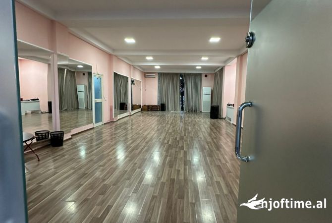 Ambient biznesi ne shitje 3+1 ne Tirane - 280,000 Euro