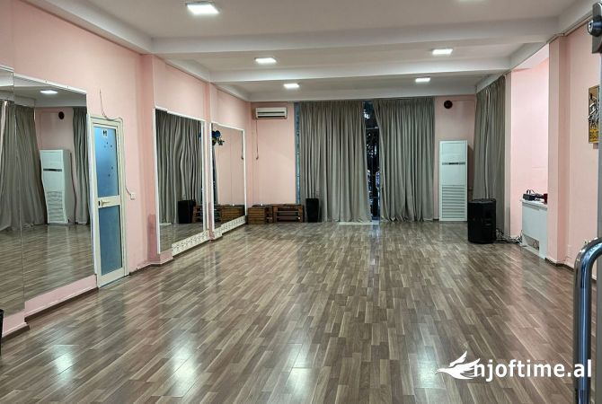 Ambient biznesi ne shitje 3+1 ne Tirane - 280,000 Euro
