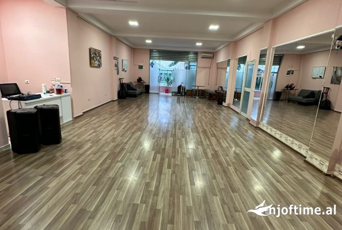 Ambient biznesi ne shitje 3+1 ne Tirane - 280,000 Euro