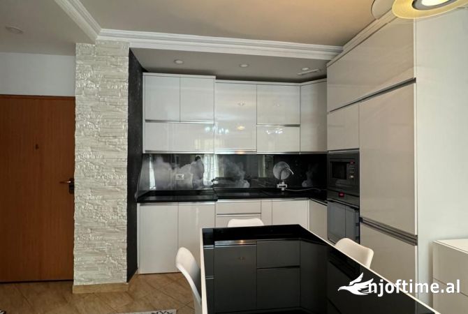 Shtepi me qera Apartament ne Tirane, 1+1, Mobilimi E mobiluar, Pagesa 550  Euro.