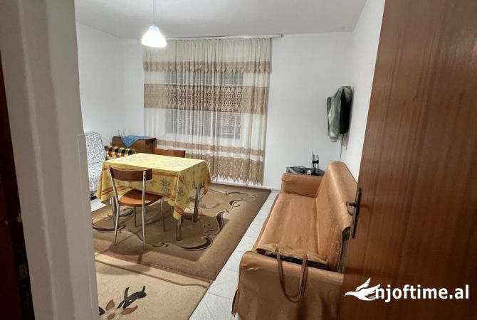 Shtepi me qera Apartament ne Tirane, 2+1, Mobilimi E mobiluar, Pagesa 450  Euro.