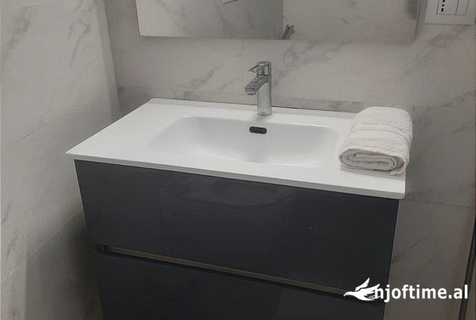 Shtepi me qera Shtepi Private ne Tirane, 3+1, Mobilimi E mobiluar, Pagesa 1,200  Euro.