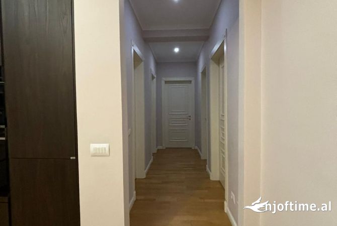 Shtepi ne shitje Apartament ne Tirane, 3+1, Mobilimi E mobiluar, Pagesa 420,000  Euro.