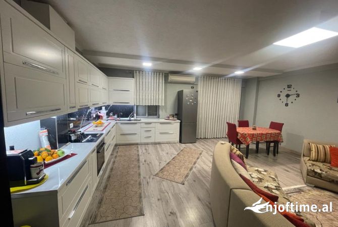 Shtepi ne shitje 3+1 ne Tirane - 195,000 Euro