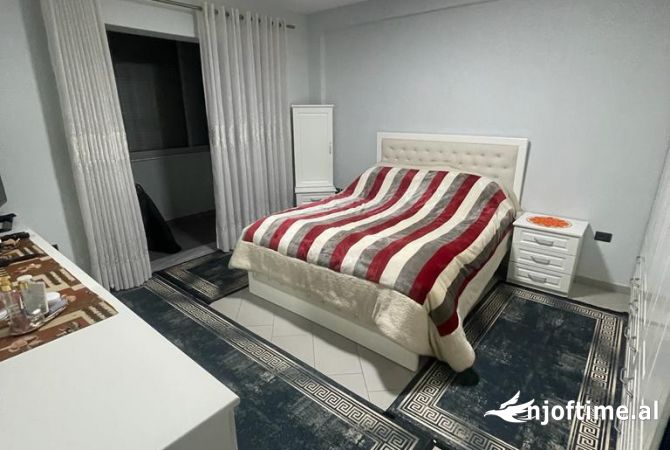 Shtepi ne shitje Apartament ne Tirane, 3+1, Mobilimi E mobiluar, Pagesa 195,000  Euro.