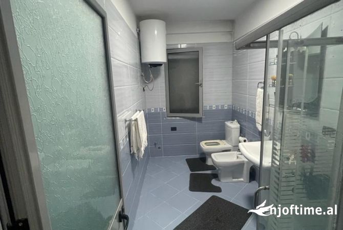 Shtepi ne shitje Apartament ne Tirane, 3+1, Mobilimi E mobiluar, Pagesa 195,000  Euro.