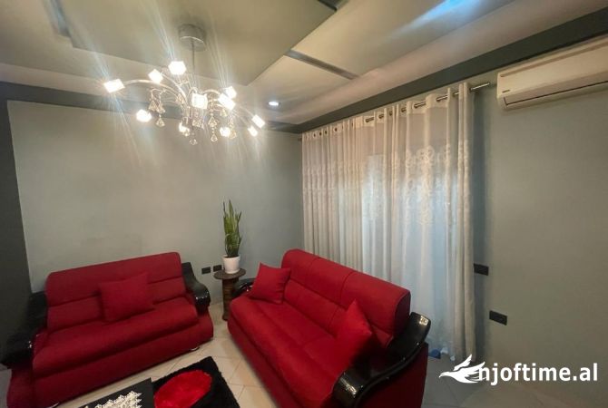 Shtepi ne shitje Apartament ne Tirane, 3+1, Mobilimi E mobiluar, Pagesa 195,000  Euro.
