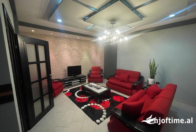 Shtepi ne shitje Apartament ne Tirane, 3+1, Mobilimi E mobiluar, Pagesa 195,000  Euro.