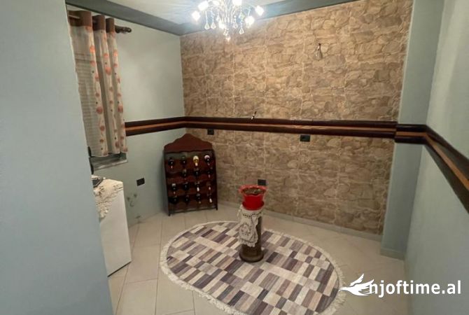 Shtepi ne shitje Apartament ne Tirane, 3+1, Mobilimi E mobiluar, Pagesa 195,000  Euro.